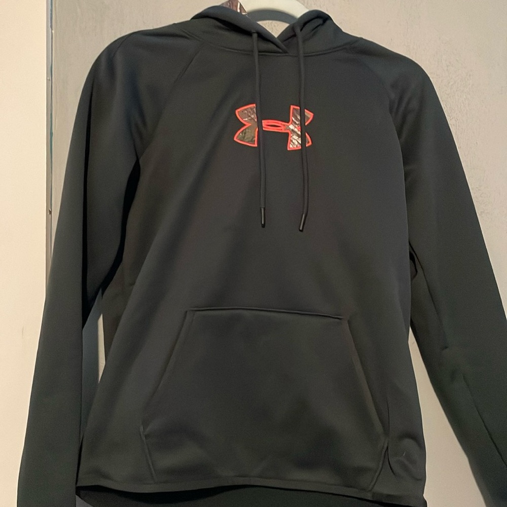 Woman’s under armour cold gear hoodie